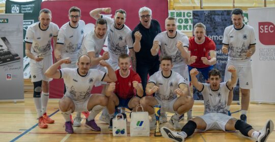 Siatkarze KU AZS Uniwersytetu Szczecińskiego z pucharami
