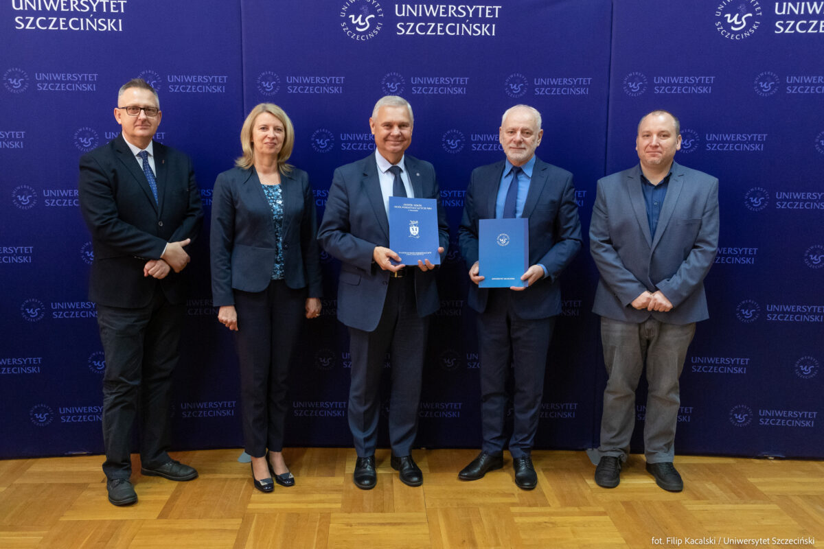 Umowa Uniwersytetu Szczecińskiego z XI LO.jpg