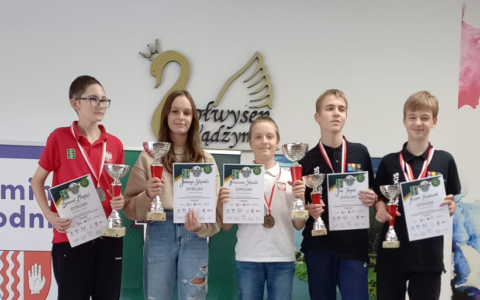 Młodzi brydżyści ze złotym medalem