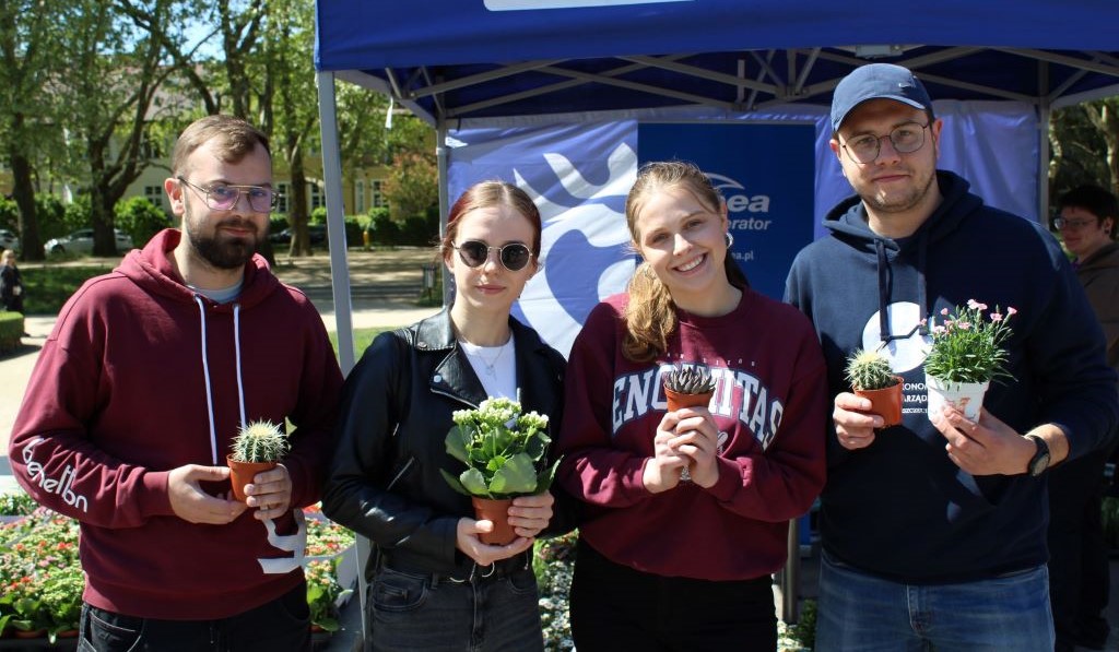 Nie przegap akcji „Kwiat za Grat”. Wymień elektrośmieci na rośliny