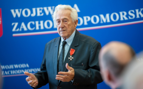 Odznaczenie prof. Tadeusza Białeckiego Krzyżem Kawalerskim Orderu Odrodzenia Polski