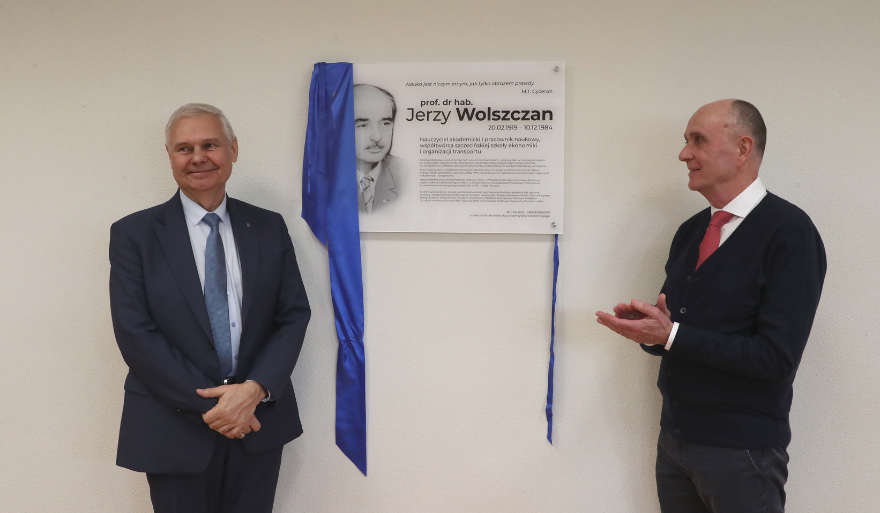 Uroczyste odsłonięcie tablicy pamiątkowej prof. Jerzego Wolszczana