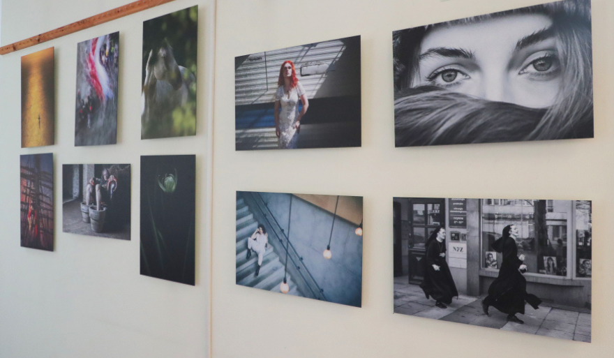 Relacja z wernisażu wystawy w uniwersyteckiej Galerii LIBRA