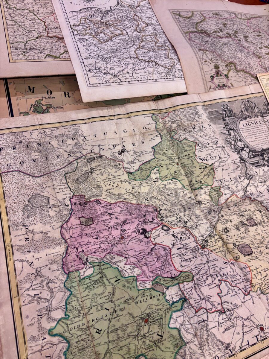 Kilka archiwalnych map.