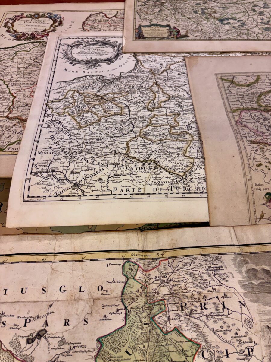 Kilka archiwalnych map.