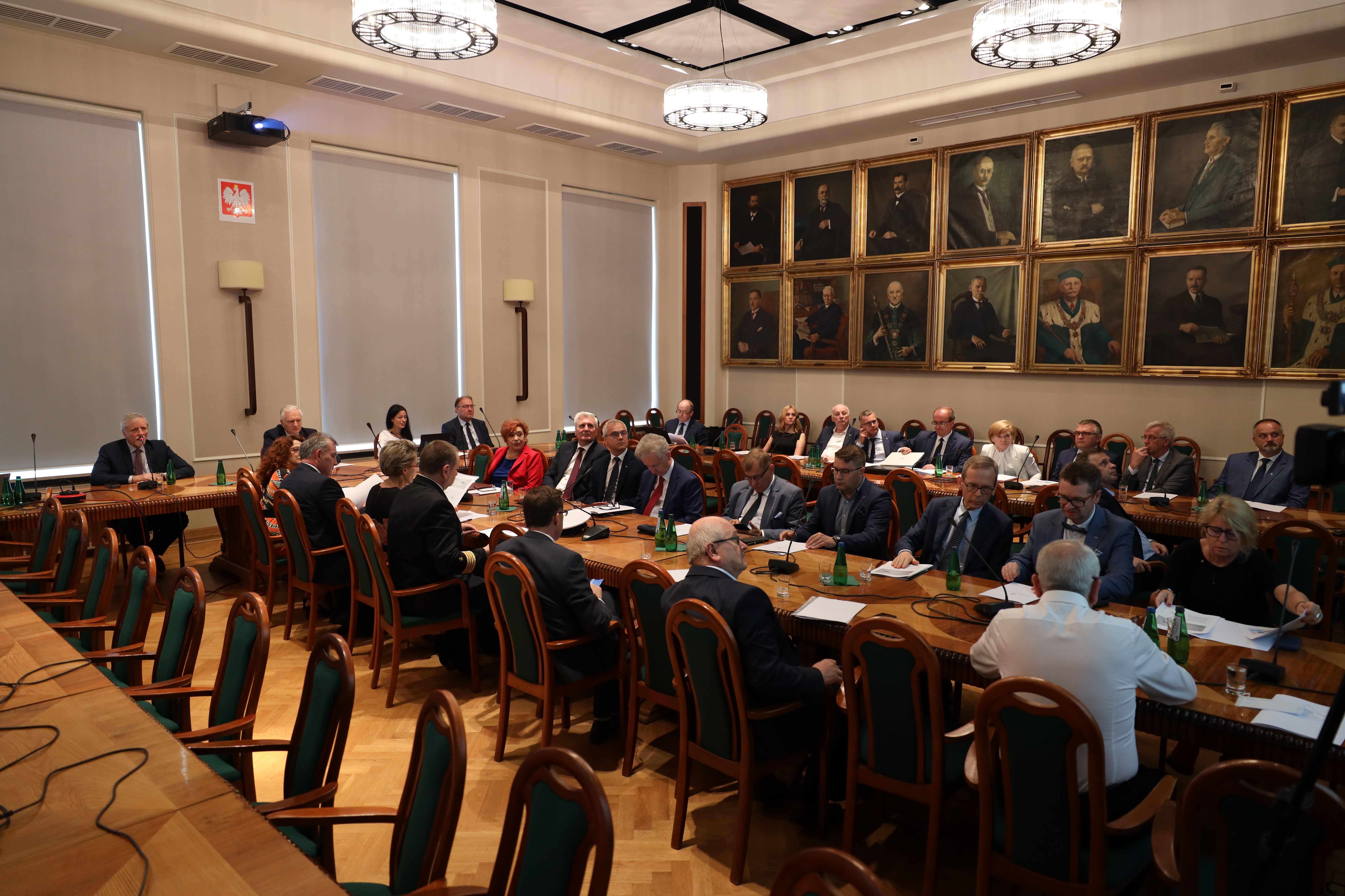 sala obrad, posiedzenie członków Rady do spraw Planu Pracy i Rozwoju