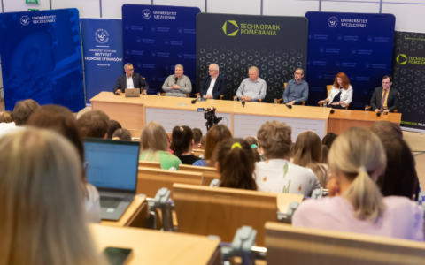 Debata „Nie czy, ale jak sztuczna inteligencja zmieni oblicze edukacji”