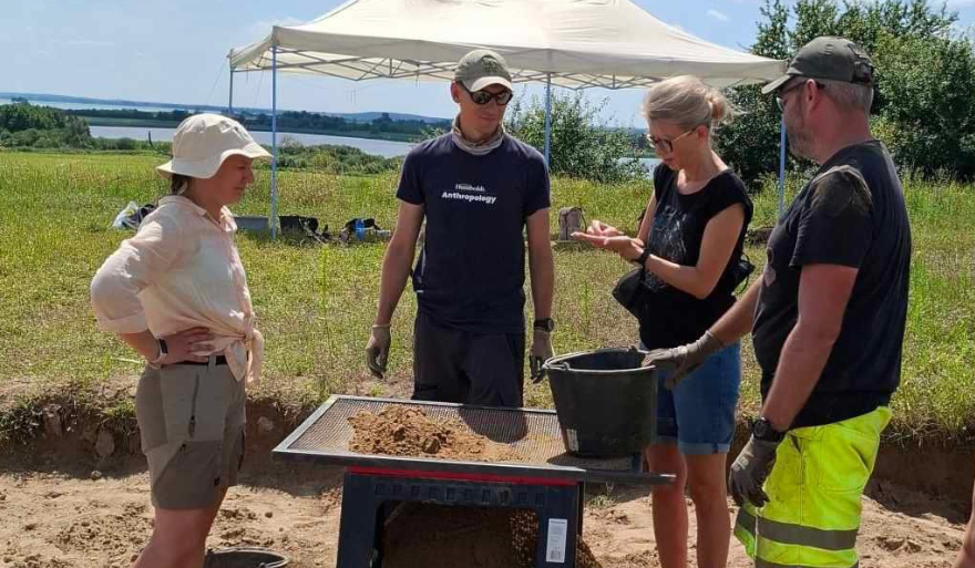 Trwają prace wykopaliskowe w Żelewie