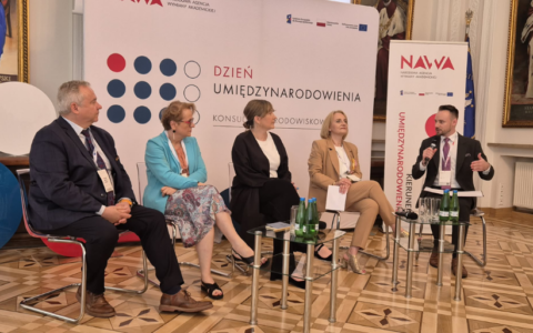 Nauka po polsku czy po angielsku? Eksperci o przyszłości akademickiego dyskursu