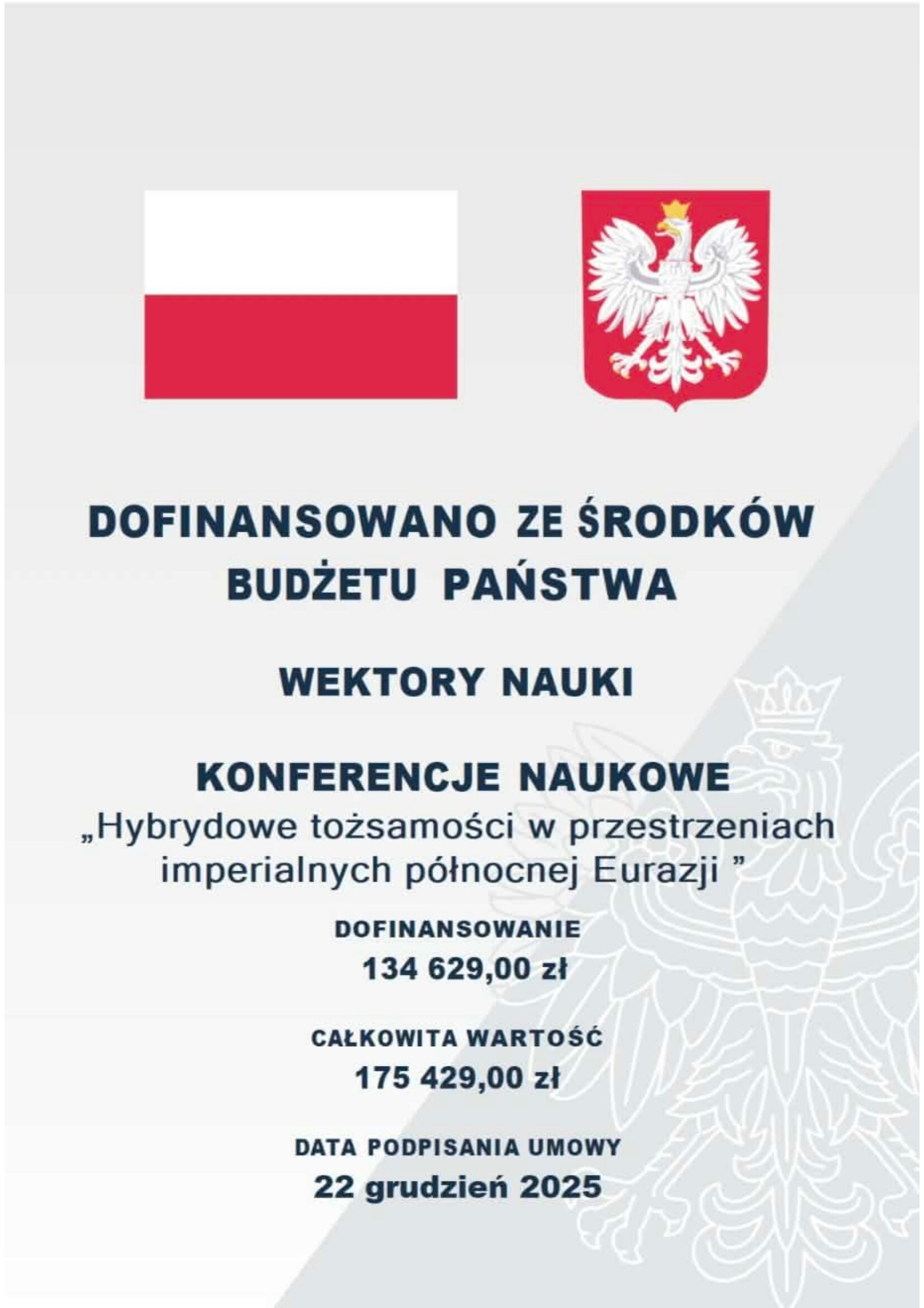 Plakat informacyjny z flagą Polski i godłem Rzeczypospolitej u góry. Po lewej stronie u góry znajduje się prostokątna flaga Polski: biały pas na górze, czerwony na dole. Po prawej stronie u góry widnieje czerwony herb z białym orłem w koronie.