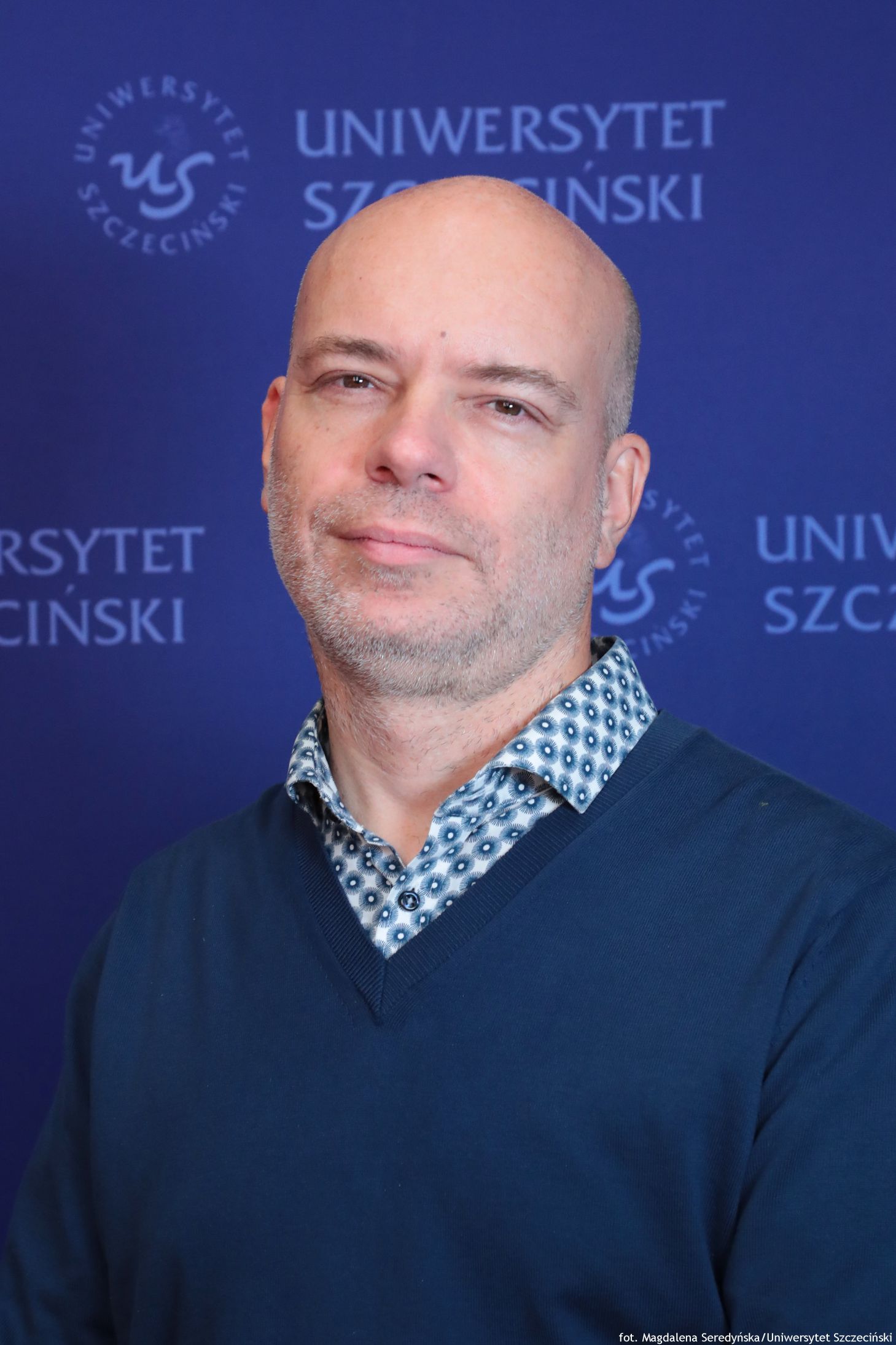 portret mężczyzny na ściance US