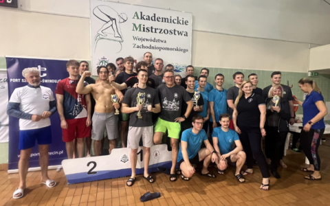 Studenci Uniwersytetu Szczecińskiego złotymi pływakami