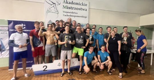 Studenci Uniwersytetu Szczecińskiego złotymi pływakami