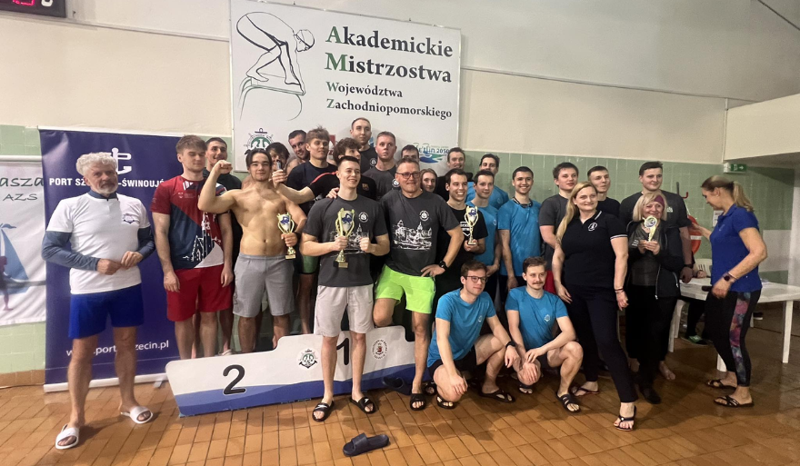 Studenci Uniwersytetu Szczecińskiego złotymi pływakami