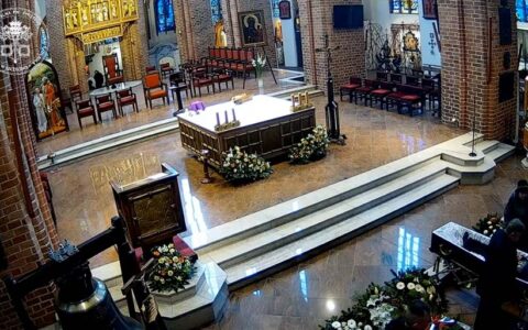 Transmisja mszy żałobnej prof. Kazimierza Sawickiego